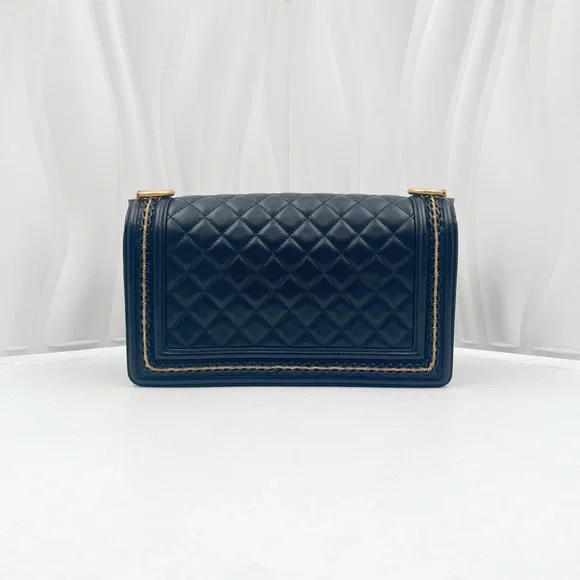 CHANEL Boy CHANEL Medium Flap Bag Black Quilted Lambskin - Picture 4 of 16